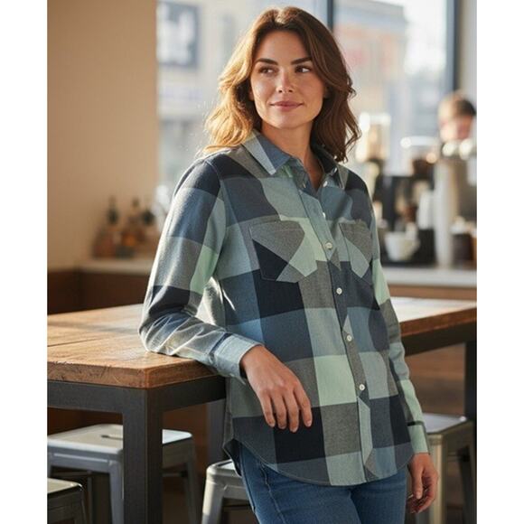 NWT Under Armour Women’s Tradesman Flannel 2.0 LS Button-Up Green/Black Plaid SM - Picture 2 of 7